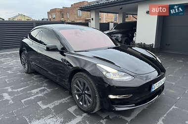 Седан Tesla Model 3 2021 в 