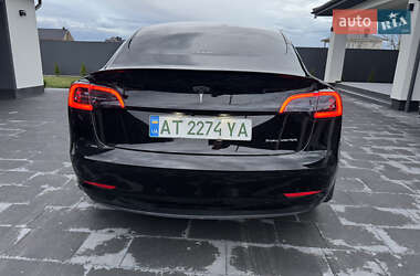 Седан Tesla Model 3 2021 в 