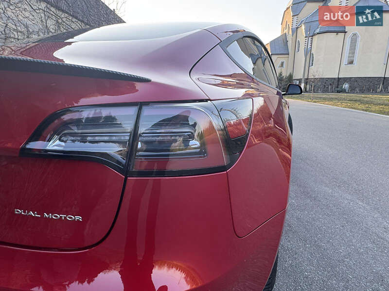 Седан Tesla Model 3 2020 в Киеве