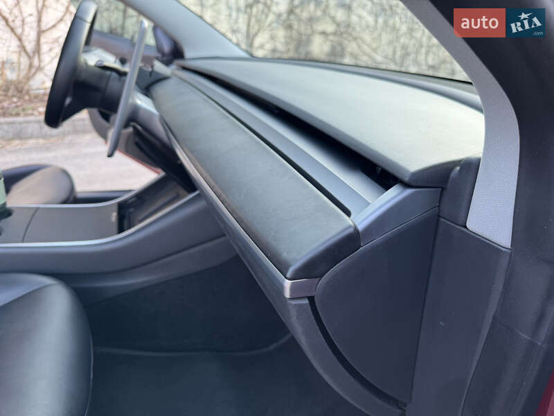 Седан Tesla Model 3 2020 в Киеве