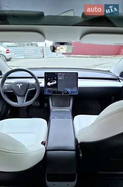 Седан Tesla Model 3 2021 в 
