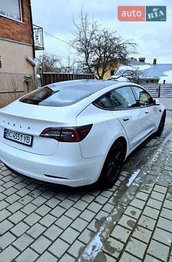 Седан Tesla Model 3 2021 в 