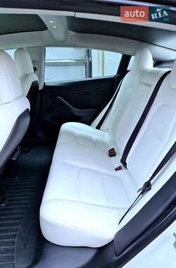 Седан Tesla Model 3 2021 в 