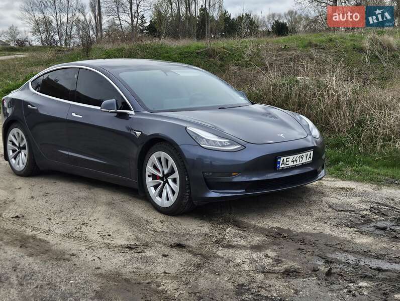 Седан Tesla Model 3 2020 в 