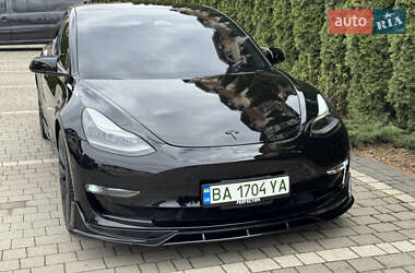 Седан Tesla Model 3 2022 в 