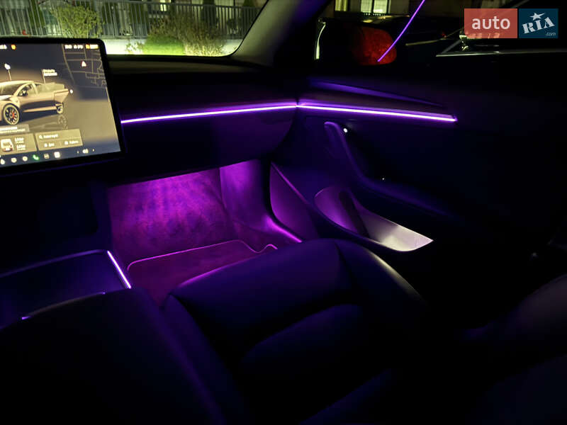 Седан Tesla Model 3 2022 в Ужгороді
