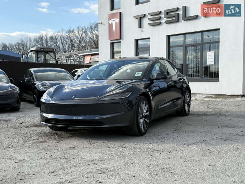 Седан Tesla Model 3 2024 в 