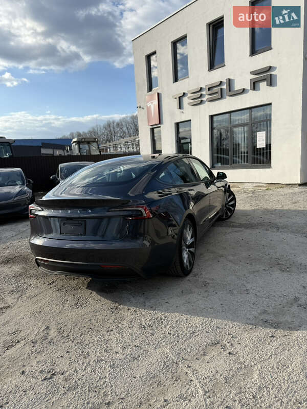 Седан Tesla Model 3 2024 в Вінниці