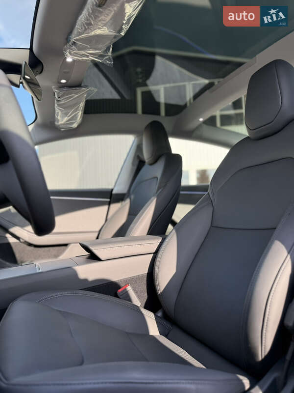 Седан Tesla Model 3 2024 в Вінниці