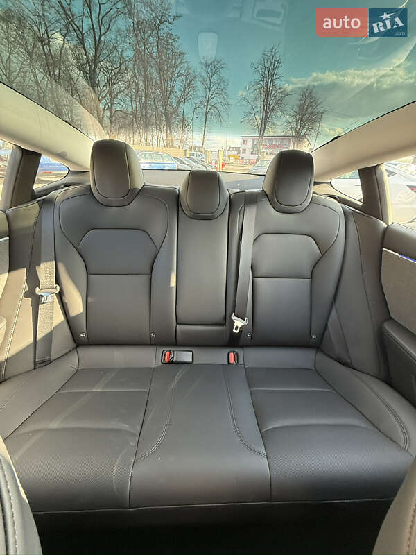 Седан Tesla Model 3 2024 в Вінниці
