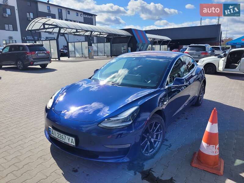 Седан Tesla Model 3 2019 в Киеве