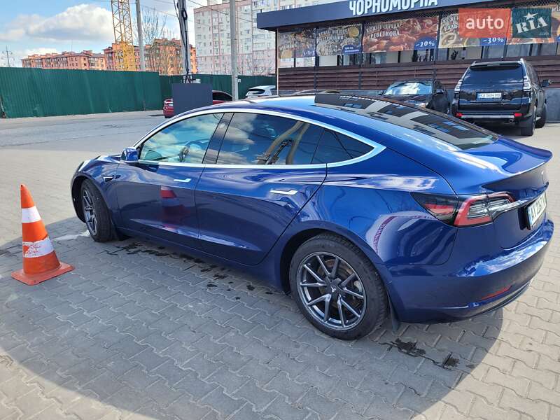 Седан Tesla Model 3 2019 в Киеве