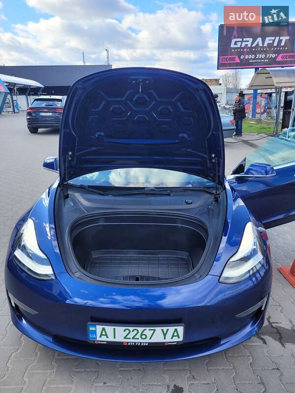 Седан Tesla Model 3 2019 в Киеве