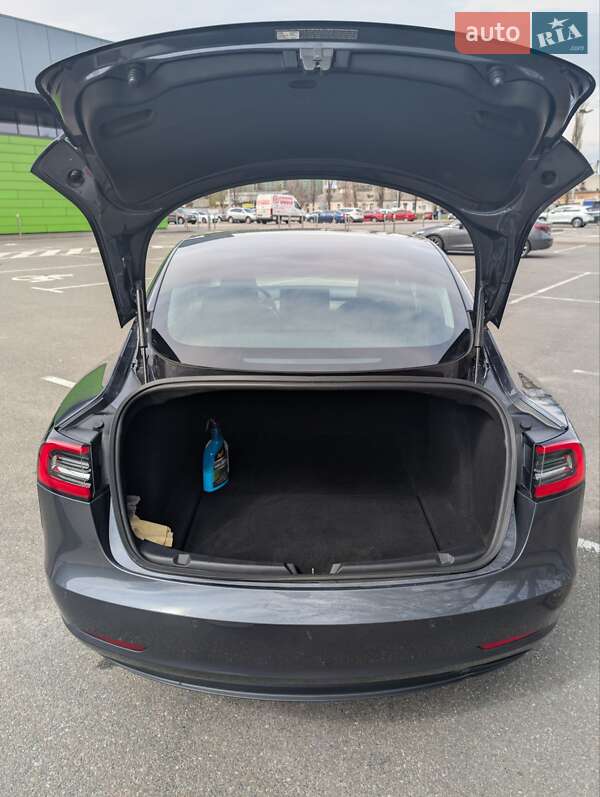 Седан Tesla Model 3 2019 в Киеве