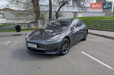Седан Tesla Model 3 2019 в Киеве