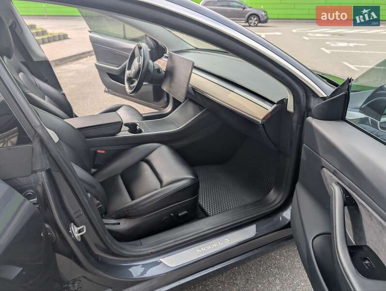 Седан Tesla Model 3 2019 в Киеве
