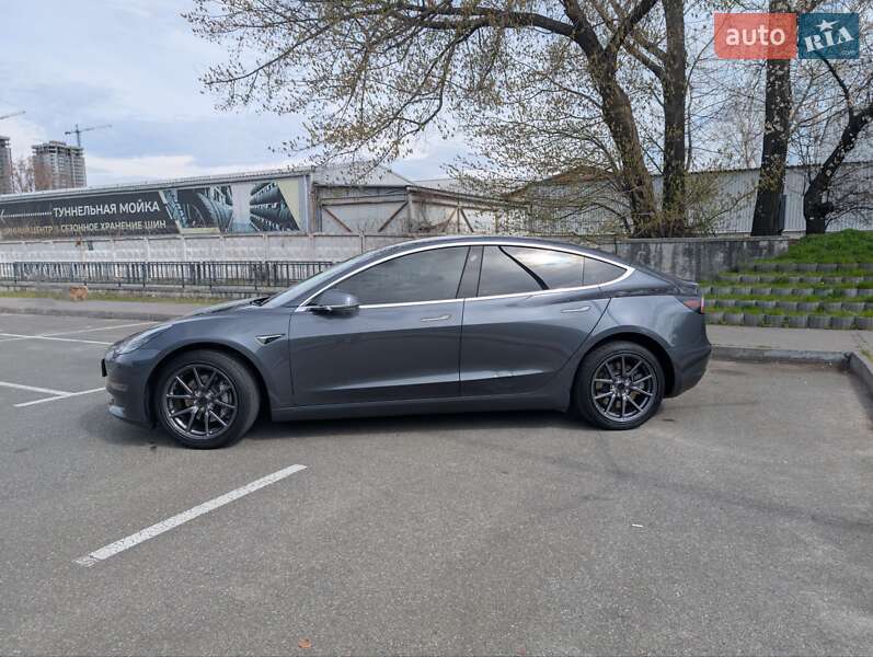 Седан Tesla Model 3 2019 в Киеве