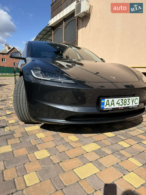 Седан Tesla Model 3 2024 в 
