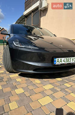 Седан Tesla Model 3 2024 в 