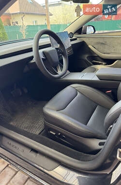 Седан Tesla Model 3 2024 в 