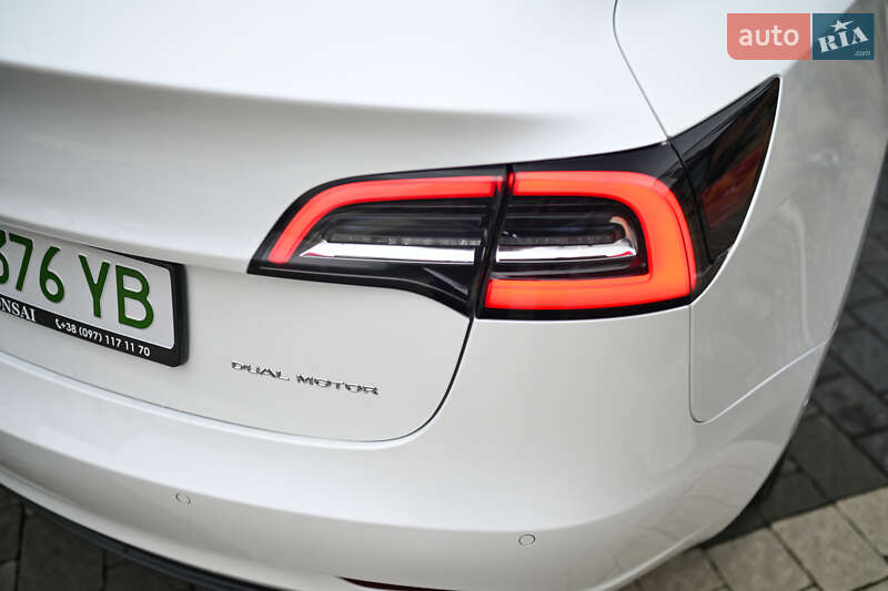 Седан Tesla Model 3 2022 в Львове