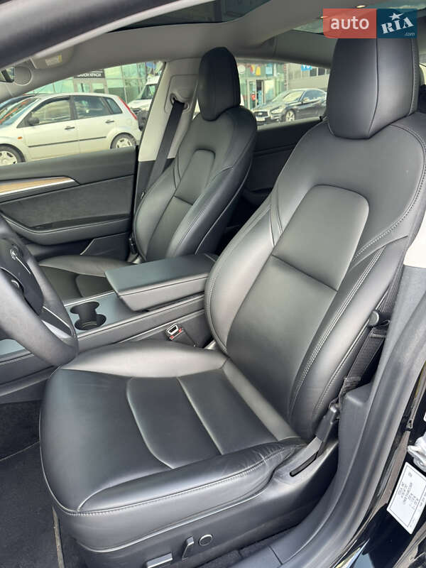 Седан Tesla Model 3 2021 в Киеве