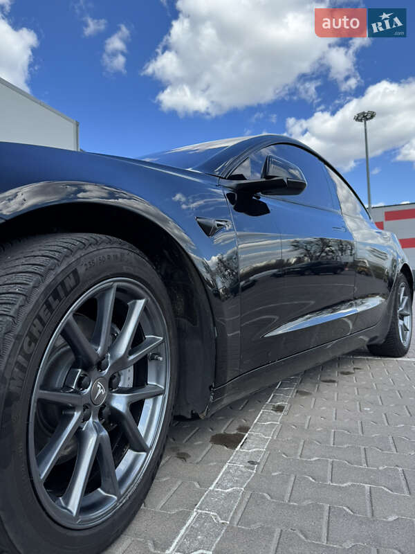 Седан Tesla Model 3 2021 в Киеве