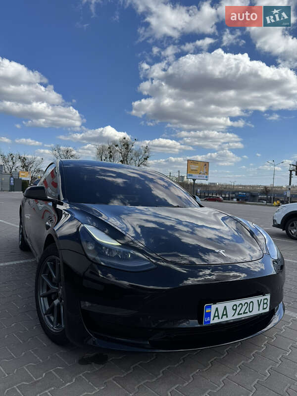 Седан Tesla Model 3 2021 в Киеве