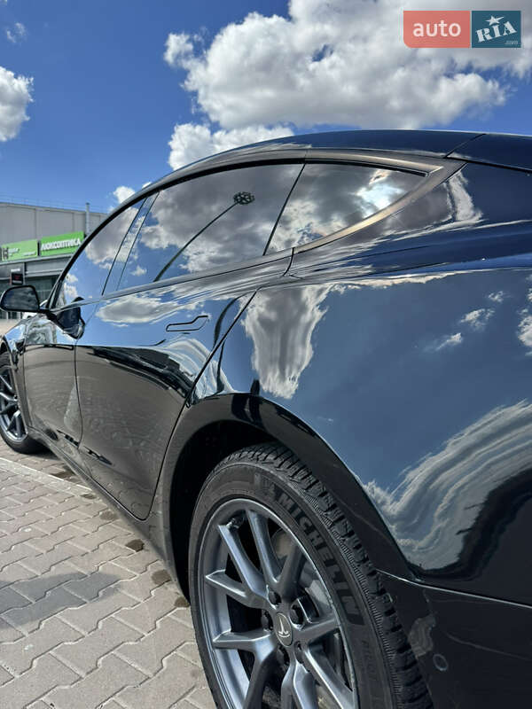 Седан Tesla Model 3 2021 в Киеве