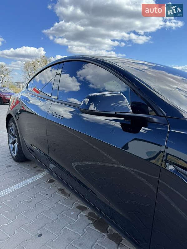 Седан Tesla Model 3 2021 в Киеве