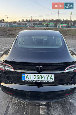 Седан Tesla Model 3 2022 в 