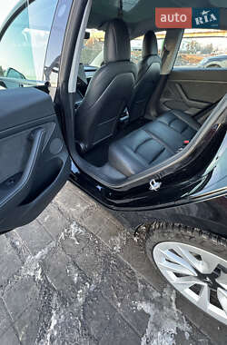 Седан Tesla Model 3 2022 в 