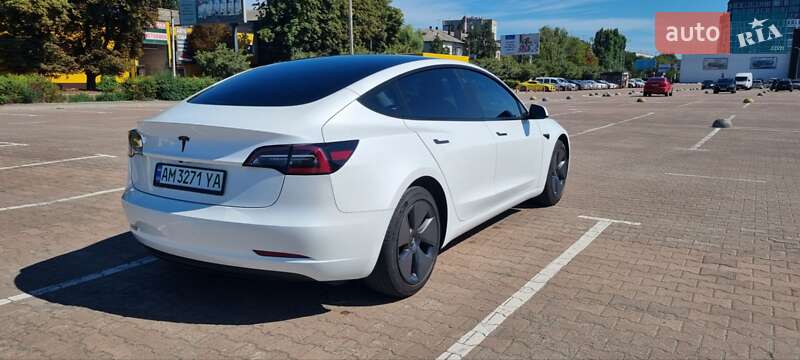 Седан Tesla Model 3 2023 в Житомирі