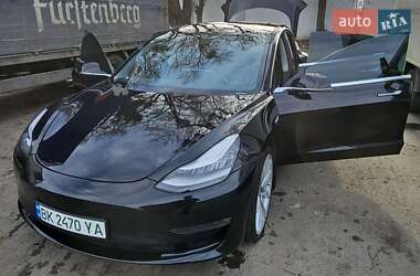 Седан Tesla Model 3 2019 в Ровно