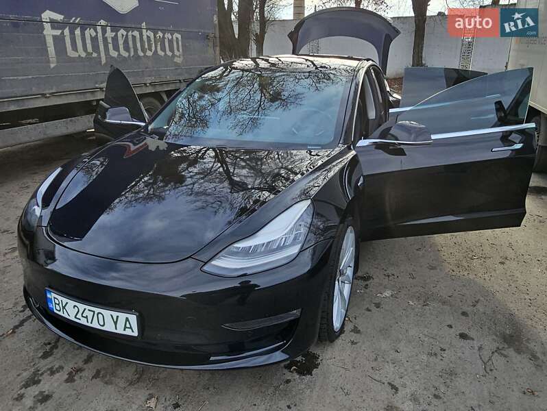 Седан Tesla Model 3 2019 в Рівному
