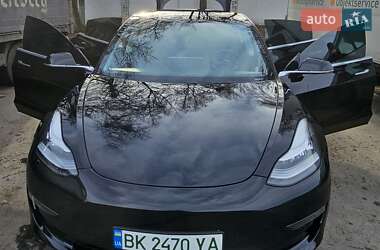 Седан Tesla Model 3 2019 в Ровно