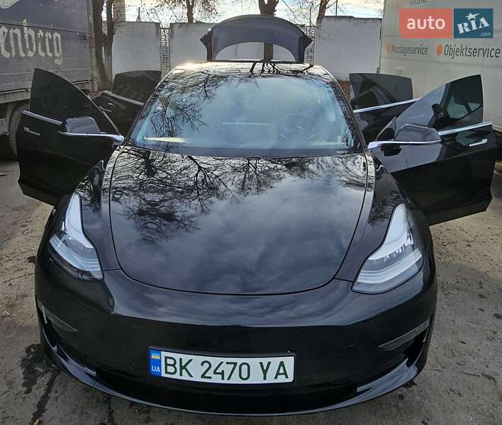 Седан Tesla Model 3 2019 в Рівному