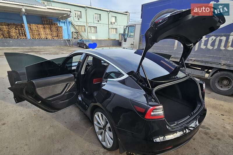 Седан Tesla Model 3 2019 в Рівному