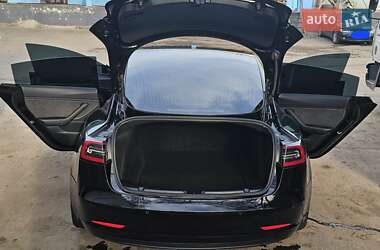 Седан Tesla Model 3 2019 в Ровно