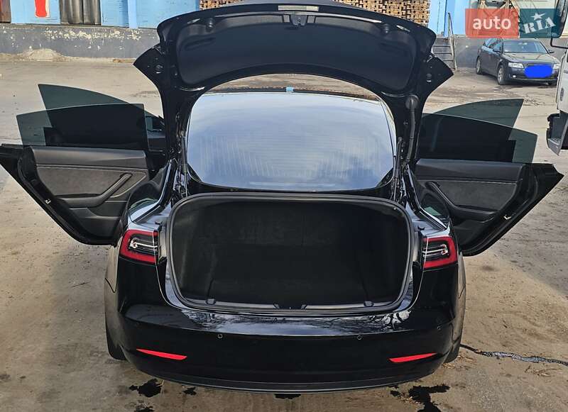 Седан Tesla Model 3 2019 в Рівному