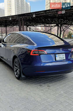 Седан Tesla Model 3 2023 в 
