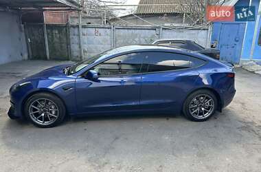 Седан Tesla Model 3 2023 в 