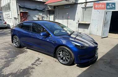 Седан Tesla Model 3 2023 в 