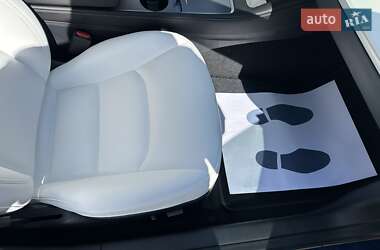Седан Tesla Model 3 2023 в 