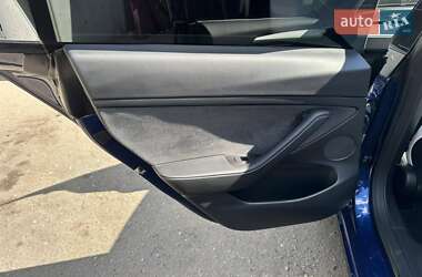 Седан Tesla Model 3 2023 в 