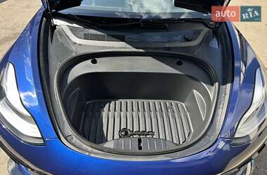 Седан Tesla Model 3 2023 в 