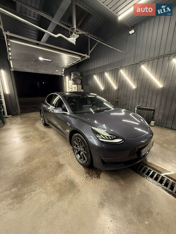 Седан Tesla Model 3 2017 в 