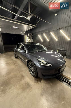 Седан Tesla Model 3 2017 в 