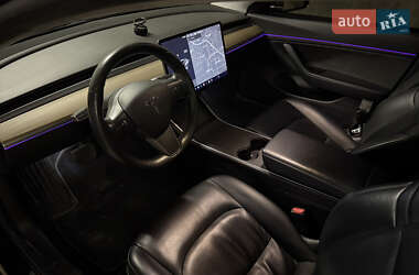 Седан Tesla Model 3 2017 в 