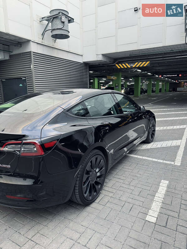 Седан Tesla Model 3 2022 в Киеве